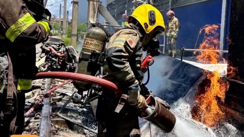 Piloto morre após queda de avião em pátio de manutenção do metrô de BH